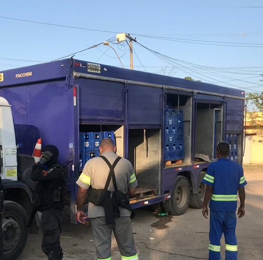 Polícia recupera carga de cerveja em São Gonçalo após informações do Disque Denúncia